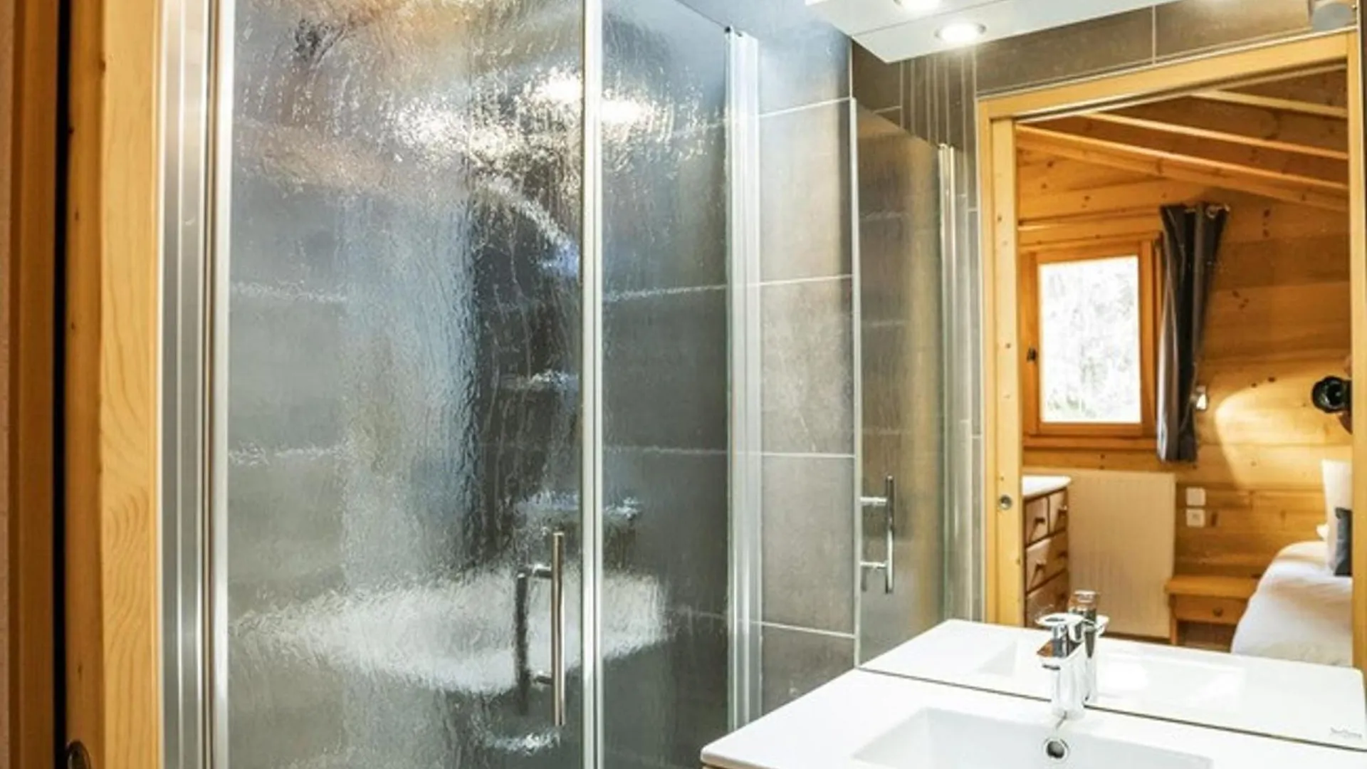 Chalet 4* Pour 15 Pers. Avec Jacuzzi, Balcon Et Poele A Bois, Proche Du Telecabine Du Linga Et Super-Chatel - Fr-1-676-26