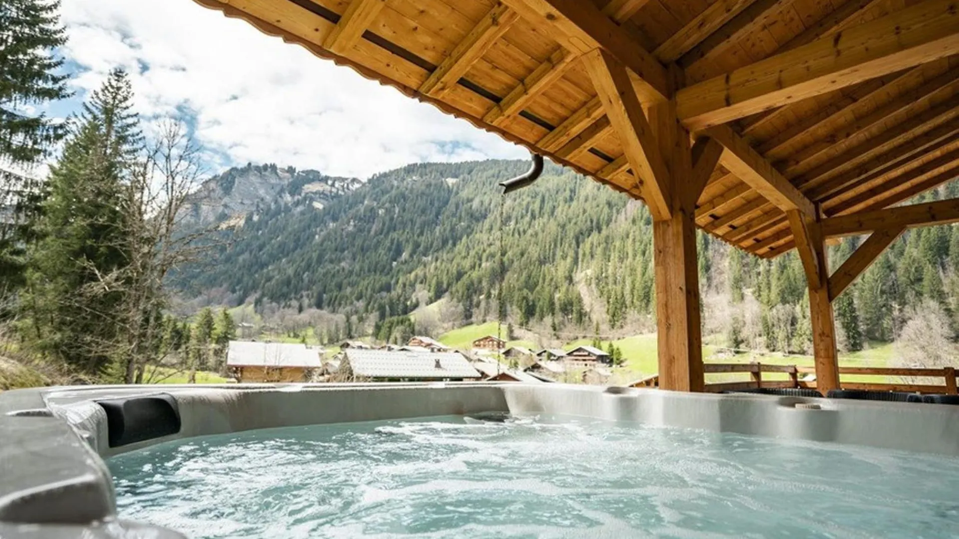Chalet 4* Pour 15 Pers. Avec Jacuzzi, Balcon Et Poele A Bois, Proche Du Telecabine Du Linga Et Super-Chatel - Fr-1-676-26 0*,  프랑스
