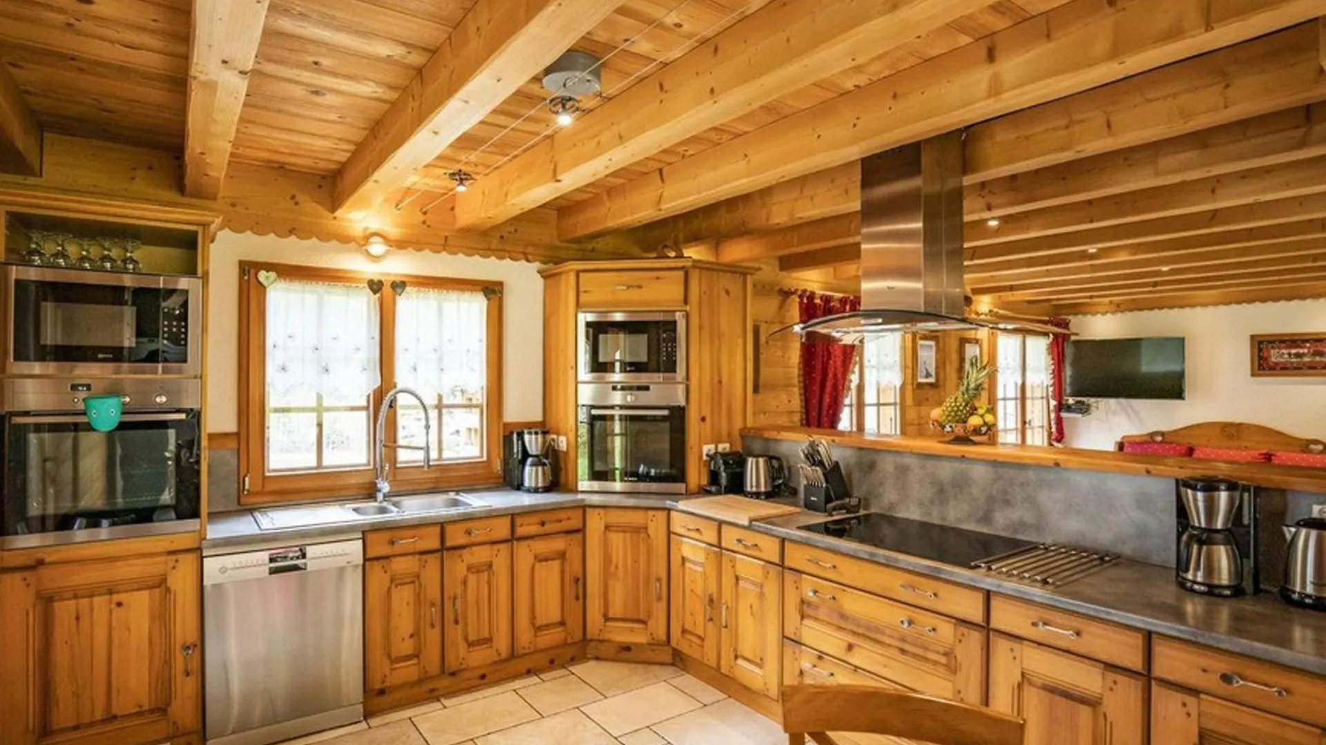 Chalet 4* Pour 15 Pers. Avec Jacuzzi, Balcon Et Poele A Bois, Proche Du Telecabine Du Linga Et Super-Chatel - Fr-1-676-26